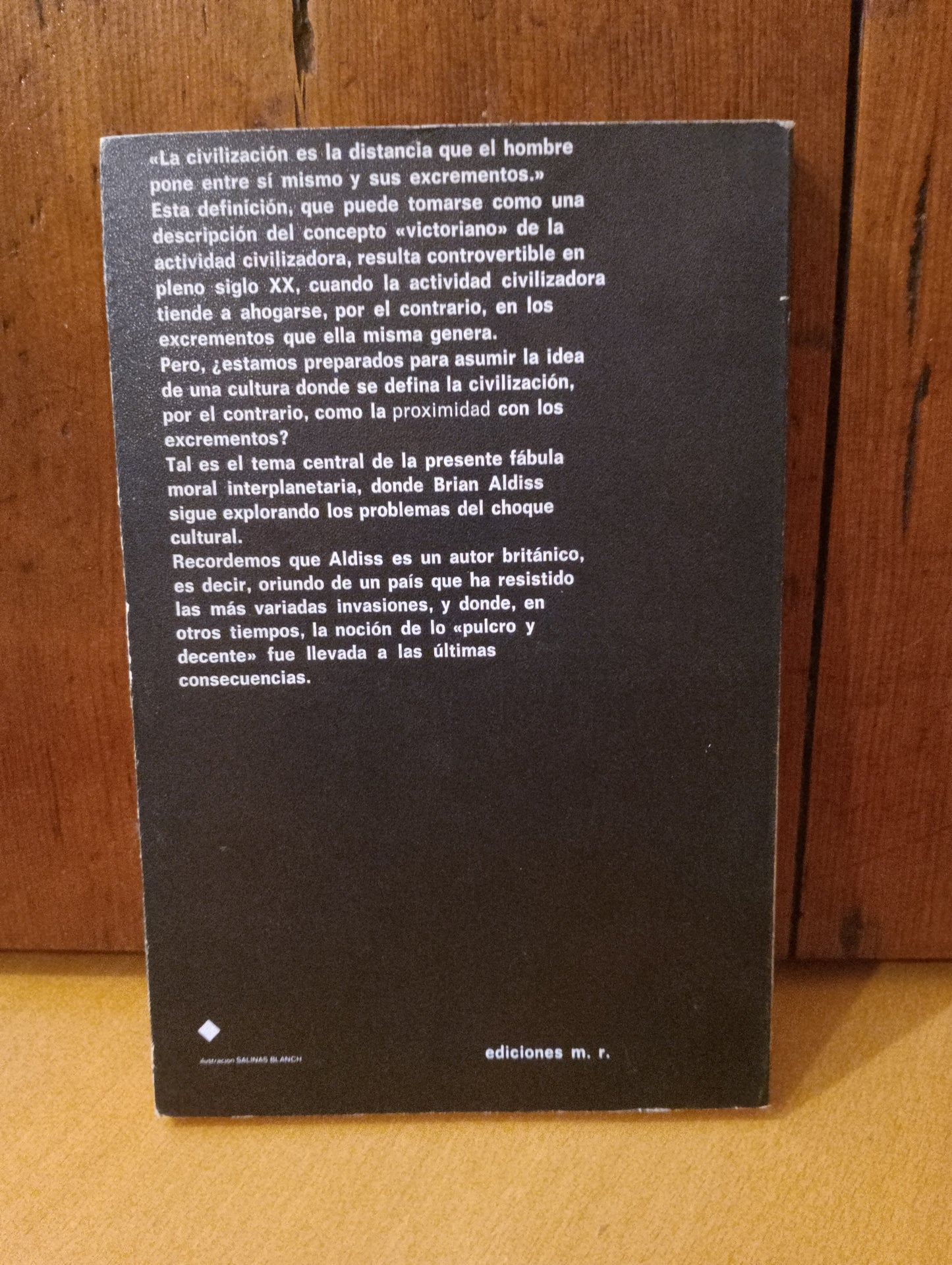 Los oscuros años luz. Brian Aldiss