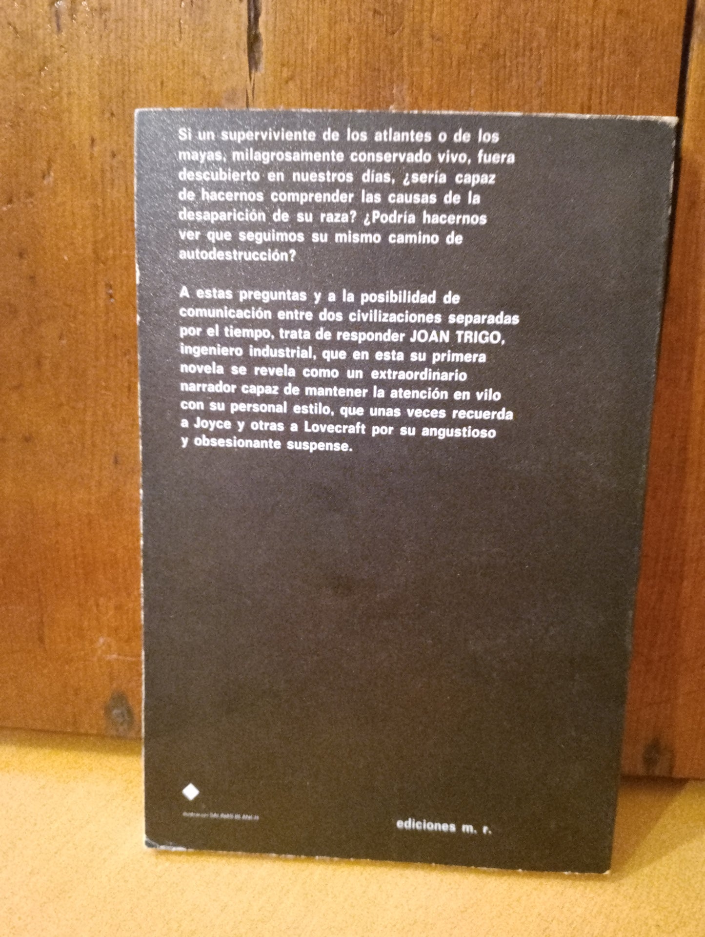 Desierto de niebla y cenizas. J. Trigo