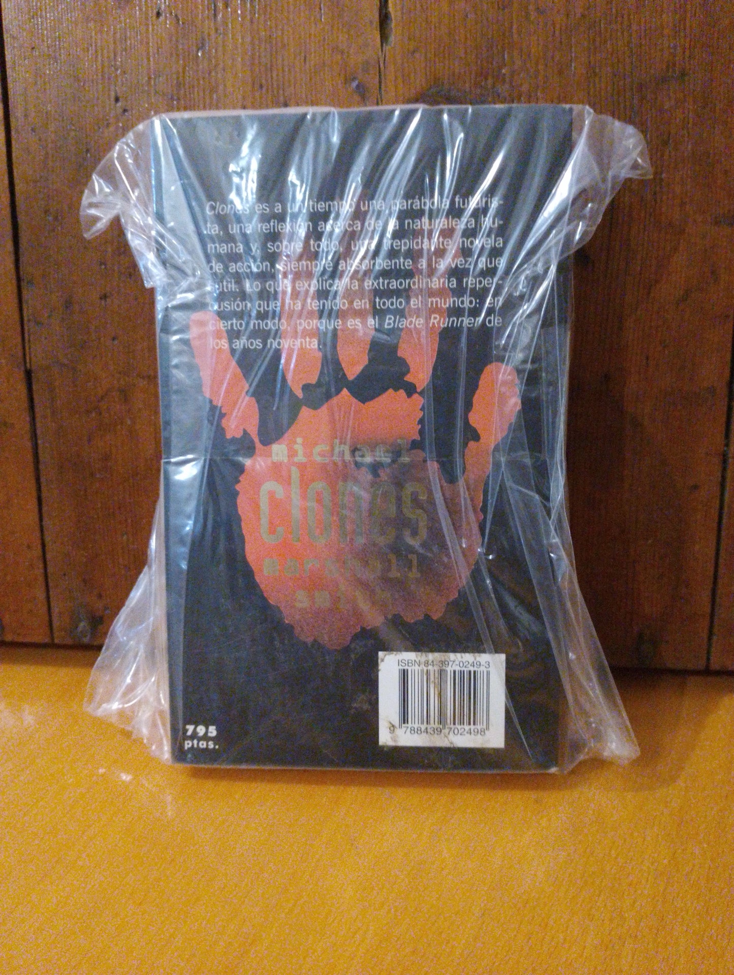 Clones. Michael Marshall Smith