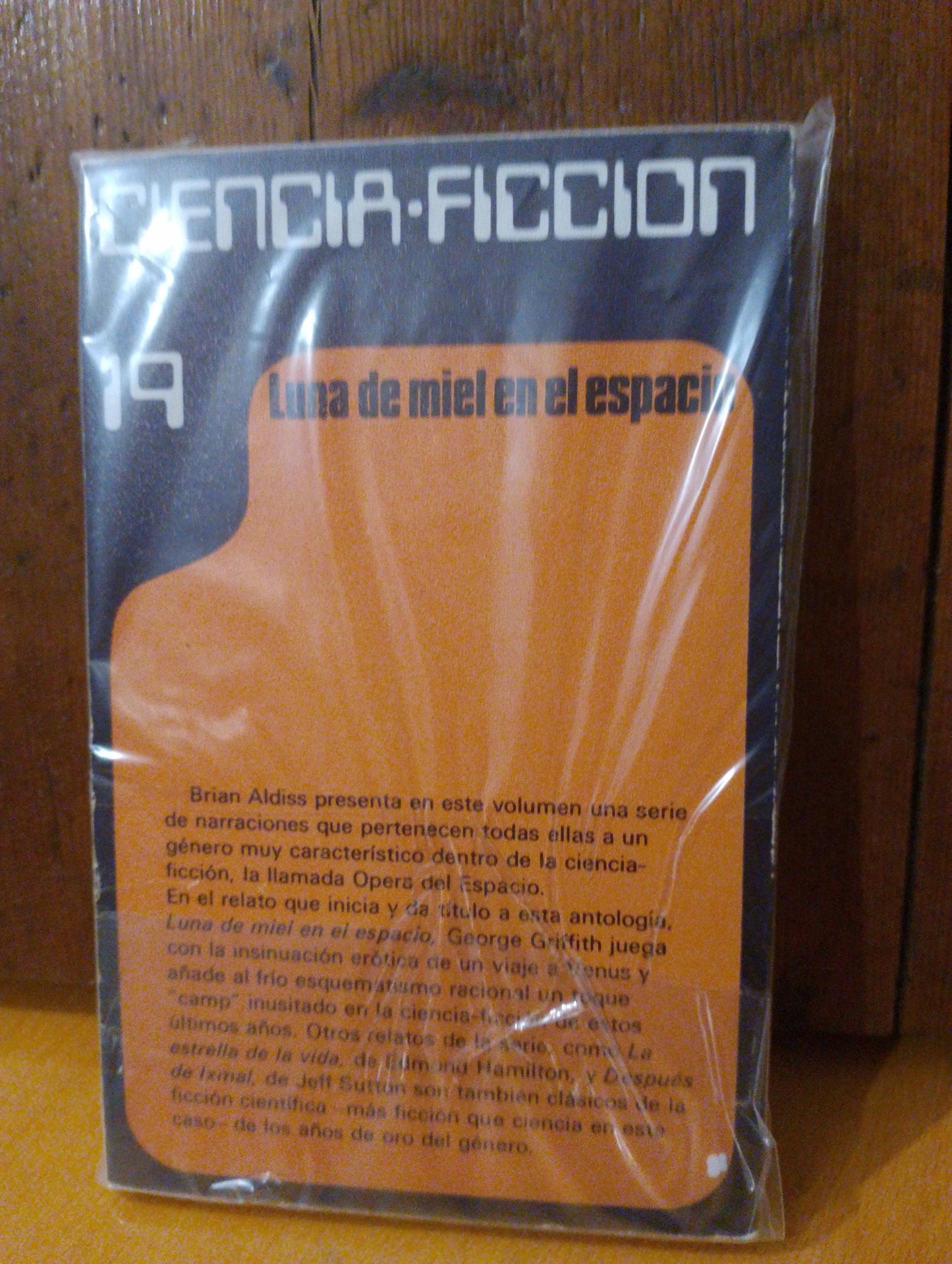 Luna de miel en el espacio. George Griffit. Robert Sheckey. Edmon Hamilton