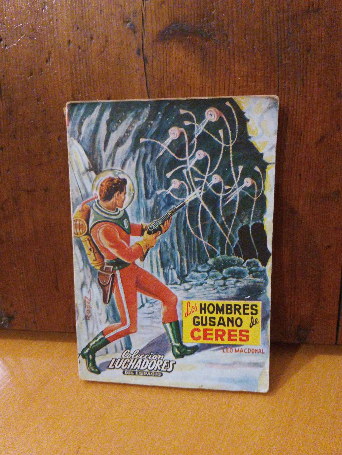Los hombres gusano de Ceres. Leo Macdonal