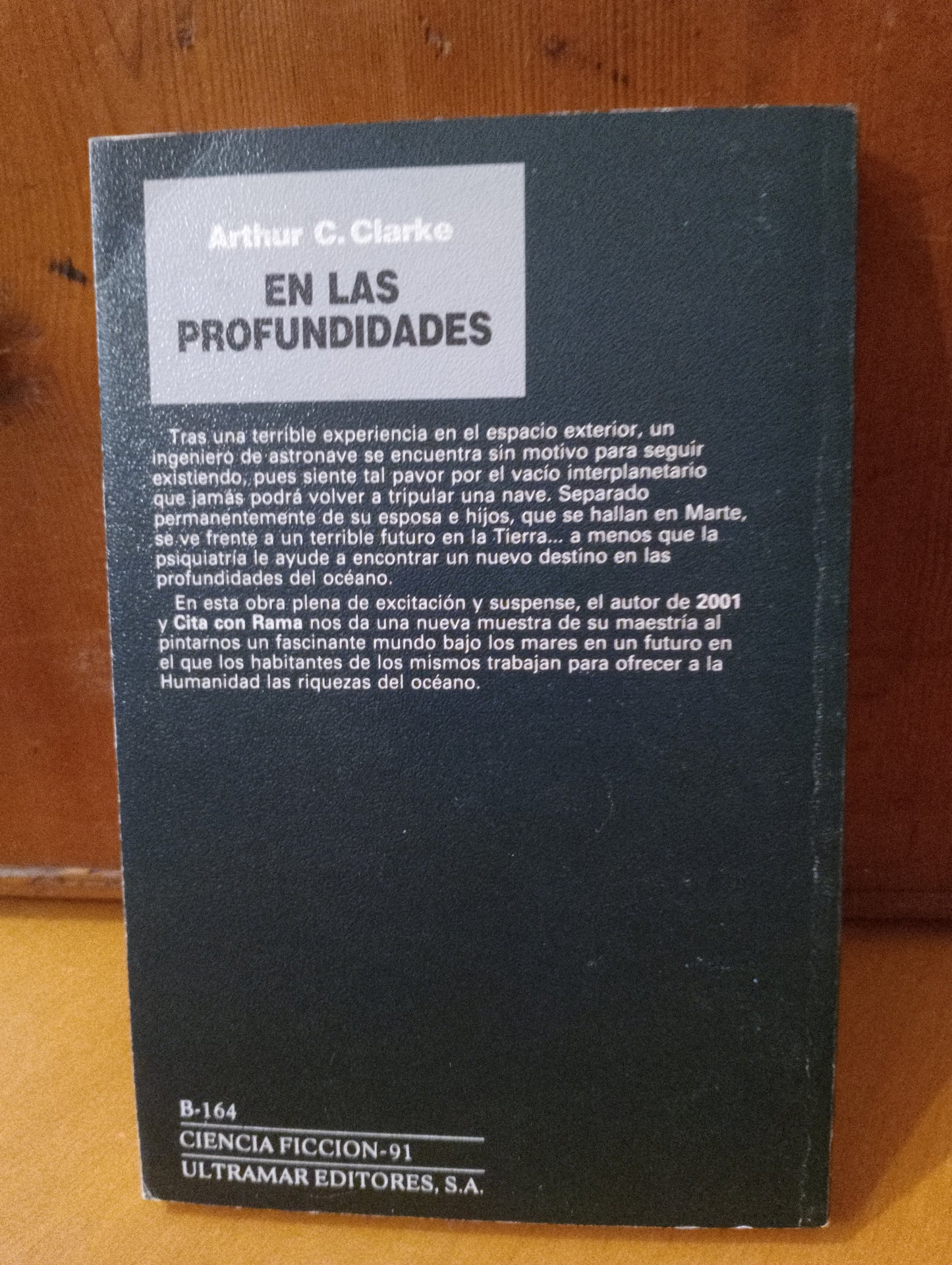 En las profundidades. Arthur C. Clarke