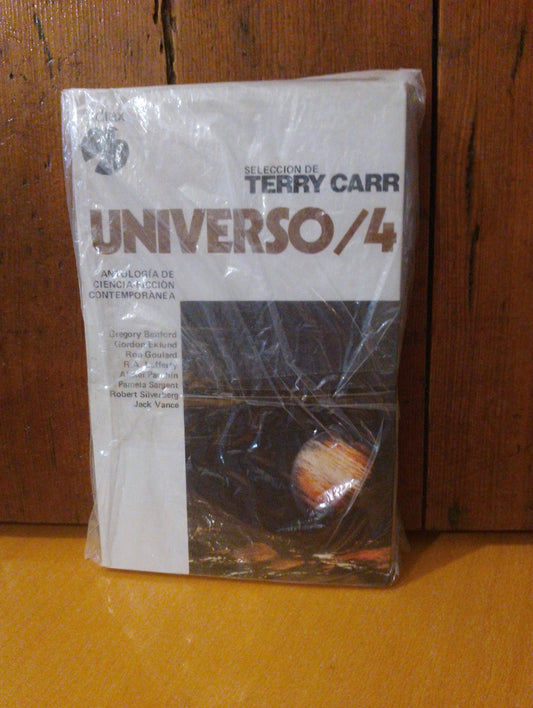 Universo 4. Terry Carr