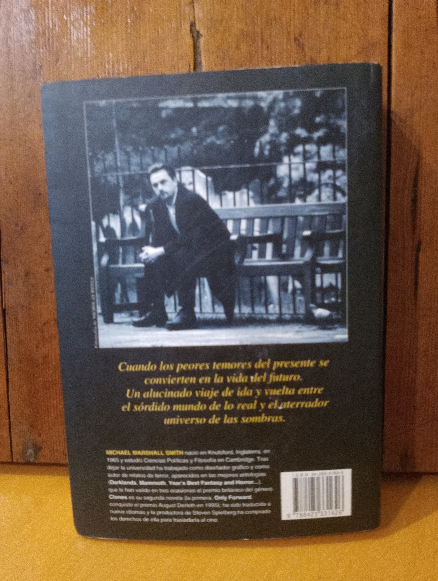 Clones. Michael Marshall Smith