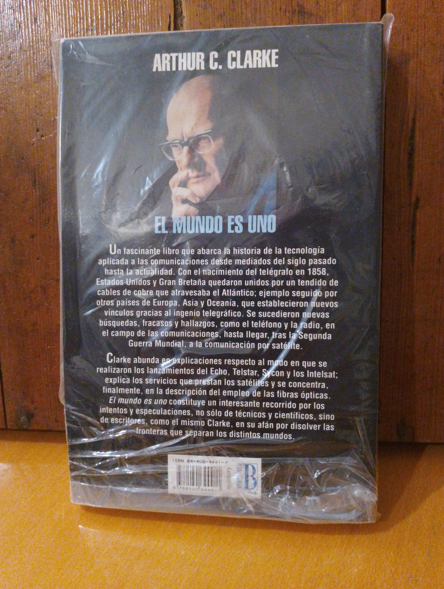 El mundo es uno. Arthur C. Clarke