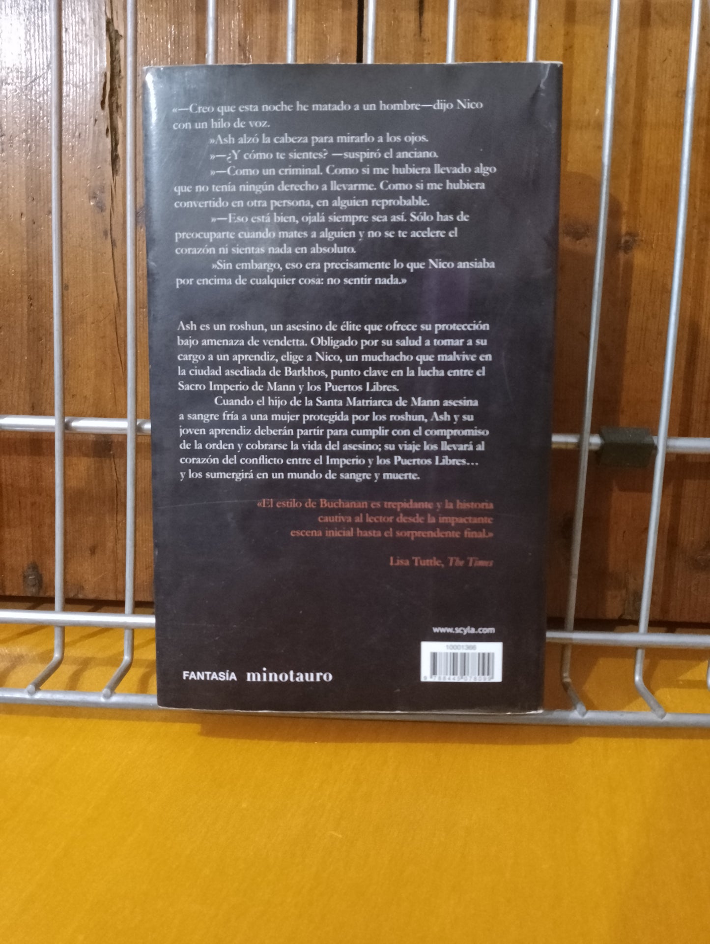 El extraño. Col Buchanan
