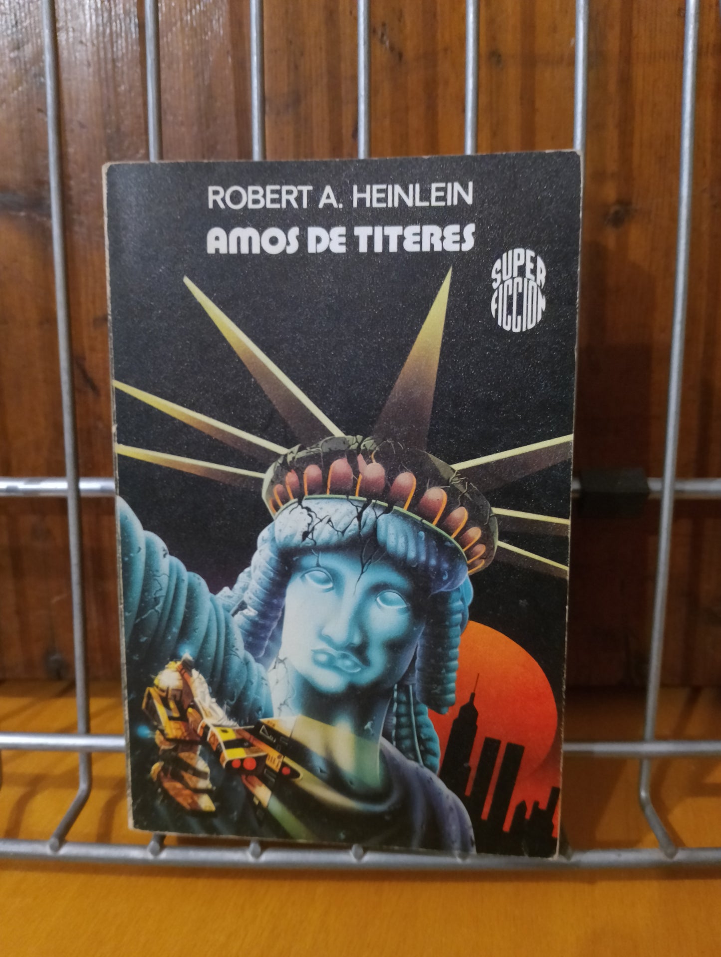 Amos de títeres. Robert A. Heinlein