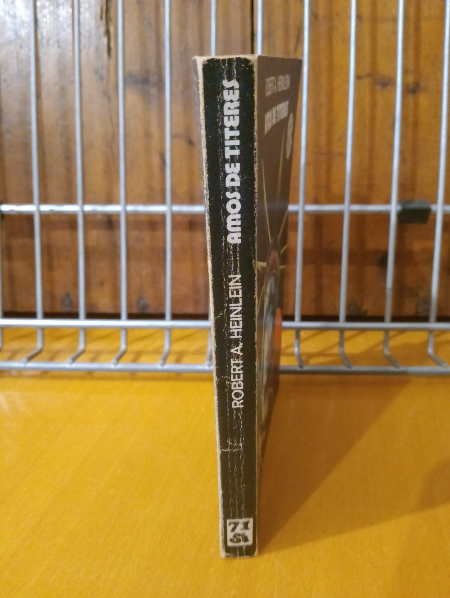 Amos de títeres. Robert A. Heinlein