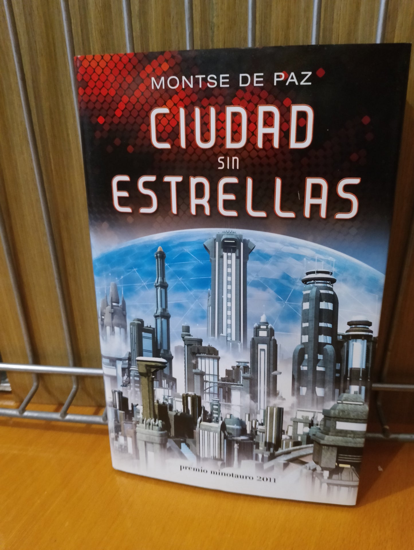 Ciudad sin estrellas. Montse de Paz