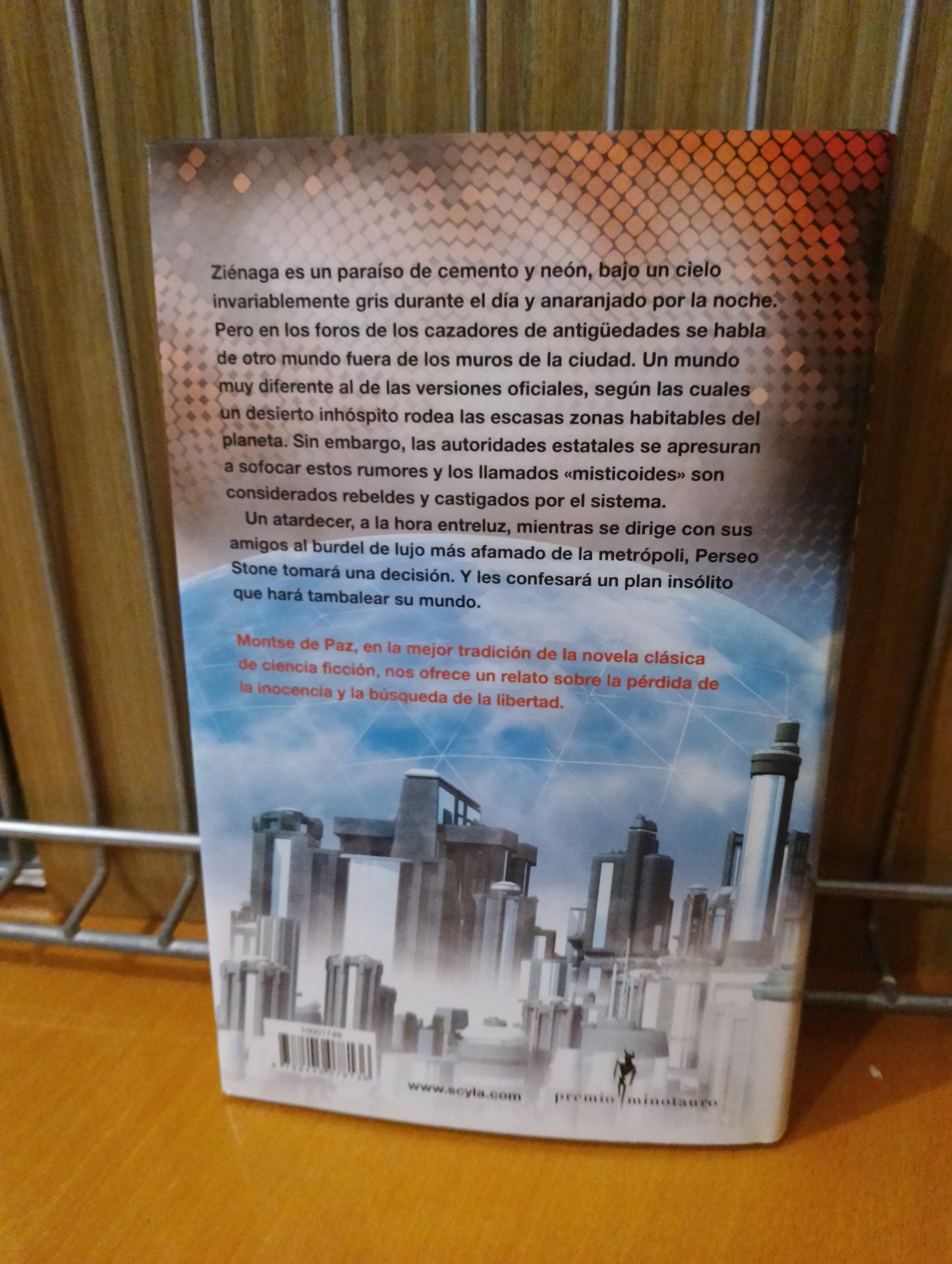 Ciudad sin estrellas. Montse de Paz