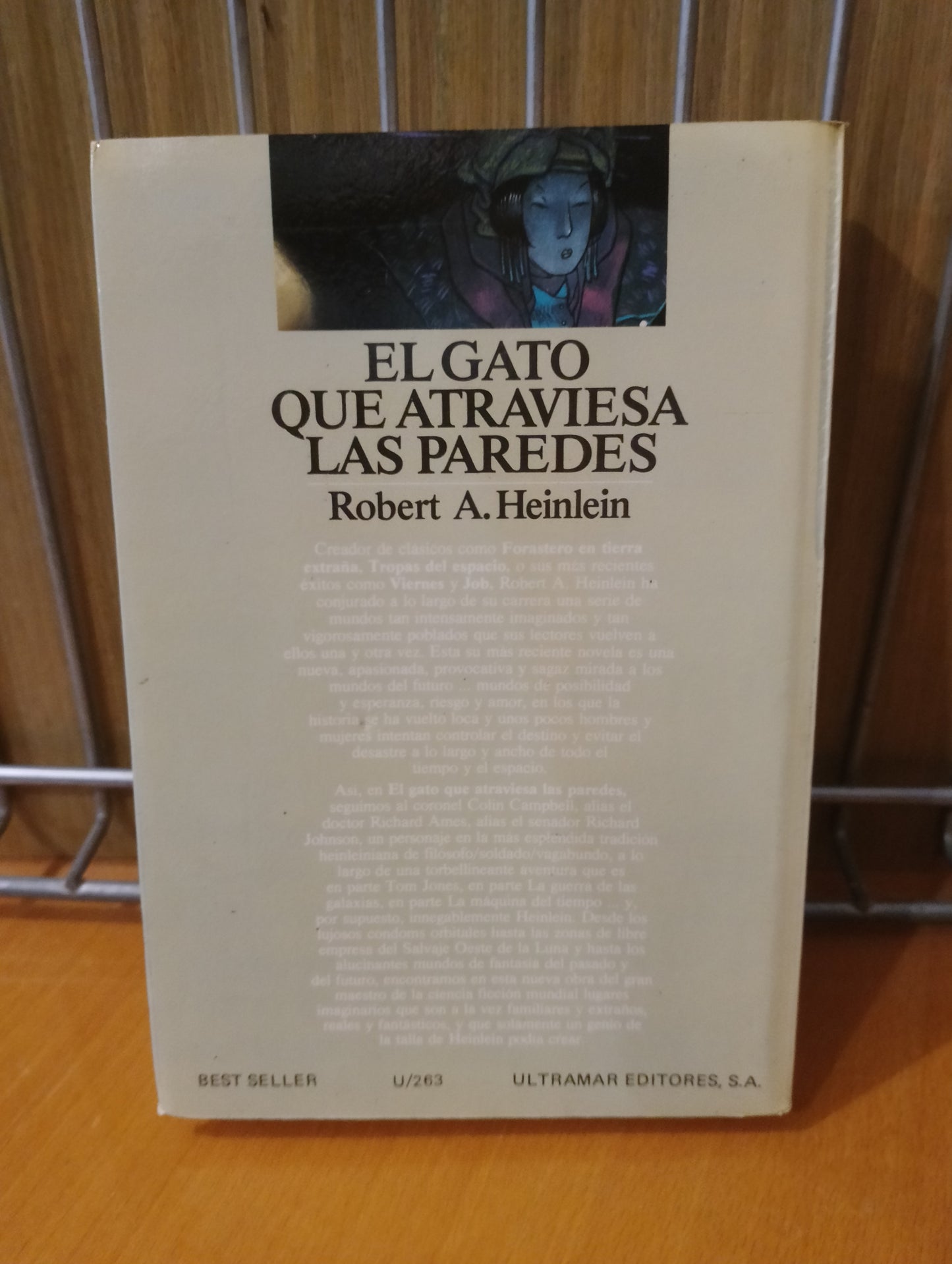 El gato que atraviesa las paredes. Robert A Heinlein