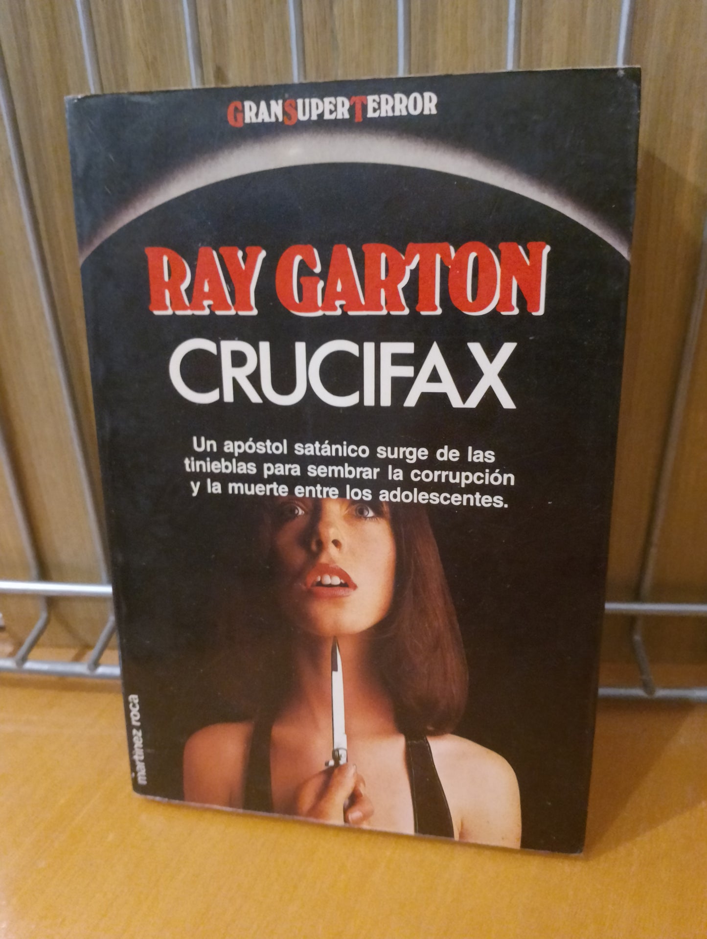 Crucifax. Ray Garton