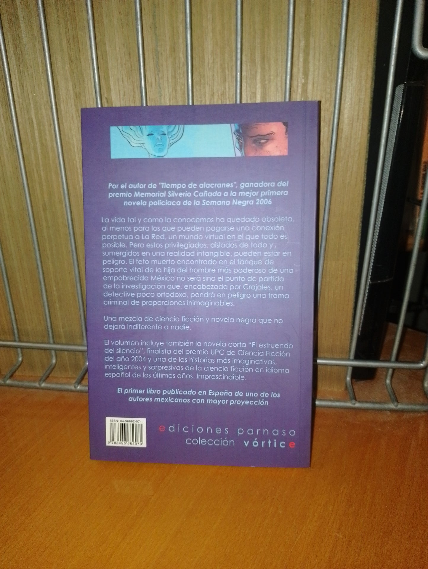 Gel azul. Bernardo Fernández Bef