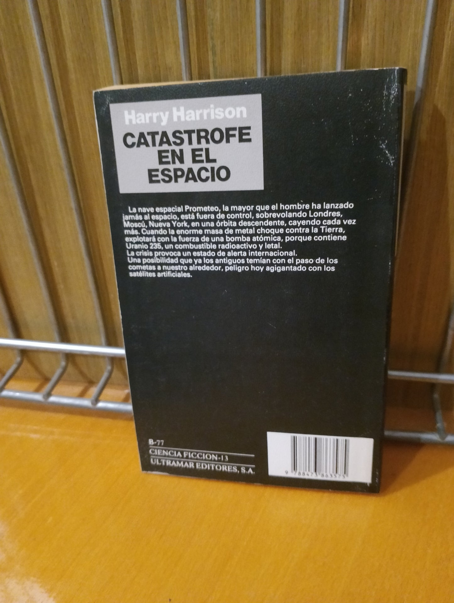 Catastrofe en el espacio. Harry Harrison