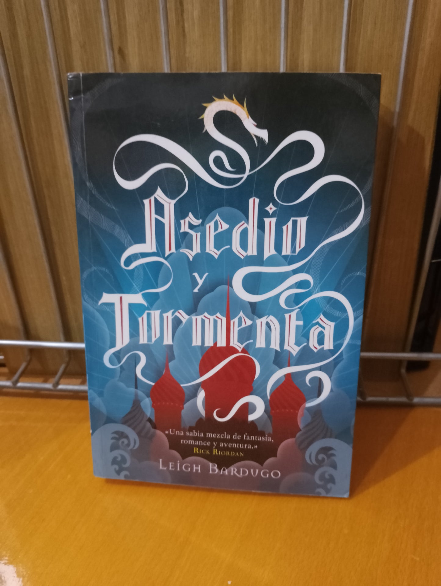 Asedio y tormenta. Leigh Bardugo