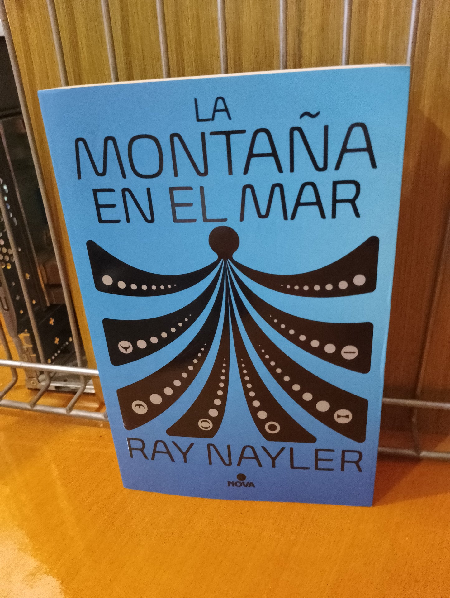La montaña en el mar. Ray Nayler