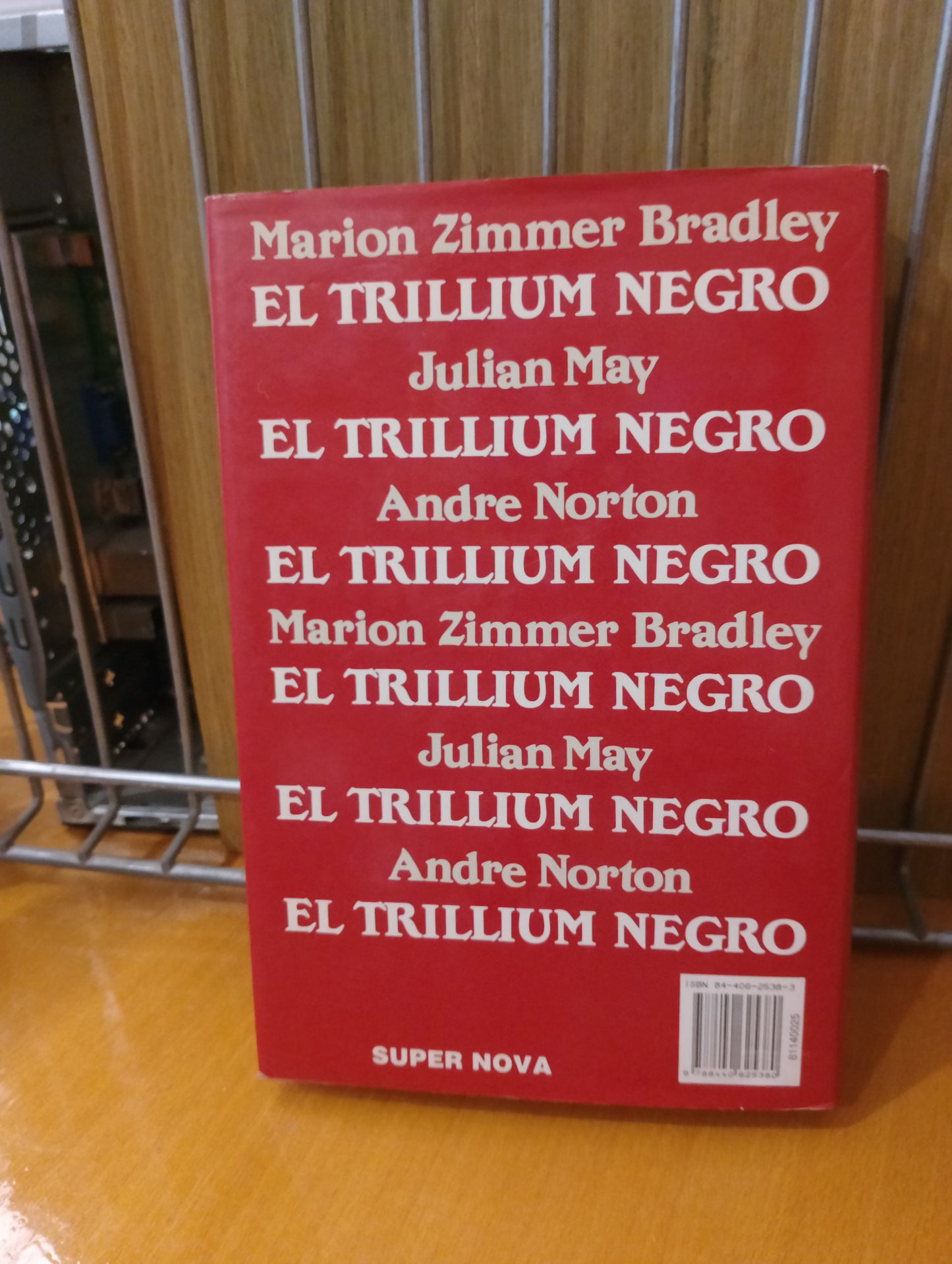 El trillium negro. Marion Zimmer Bradley. Julián May. Andre Norton