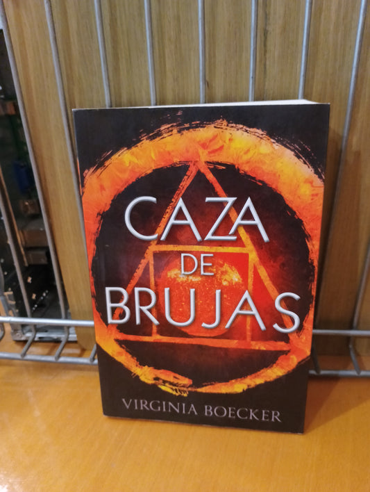 Caza de brujas. Virginia Boecker