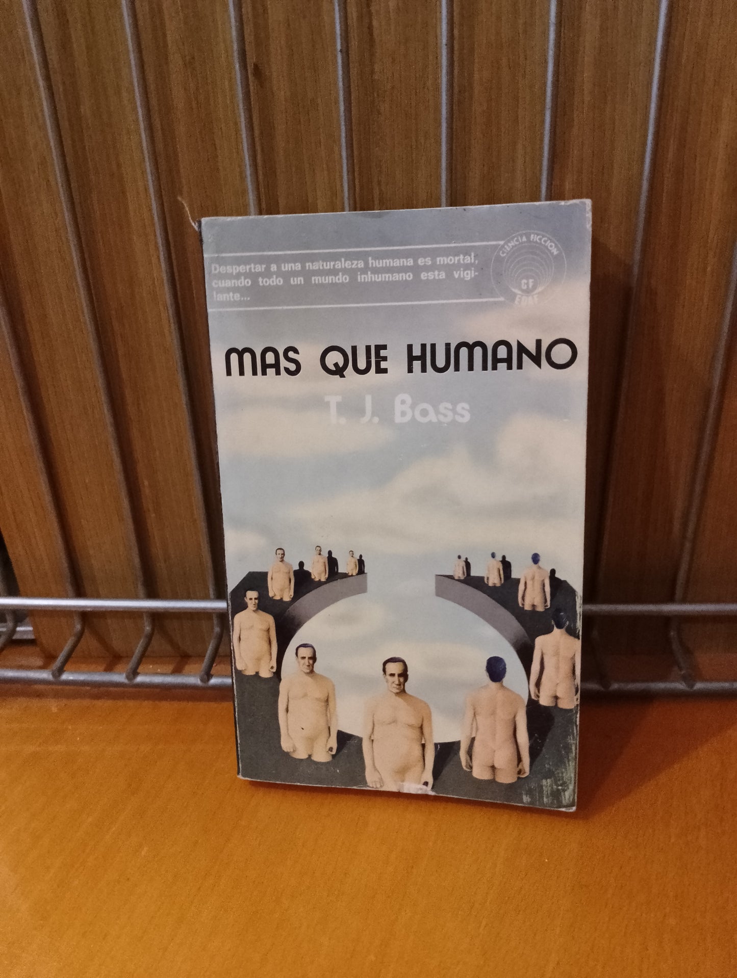 Más que humano. T.J. Bass