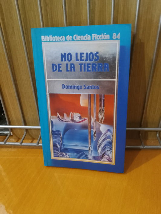 No lejos de la Tierra. Domingo Santos