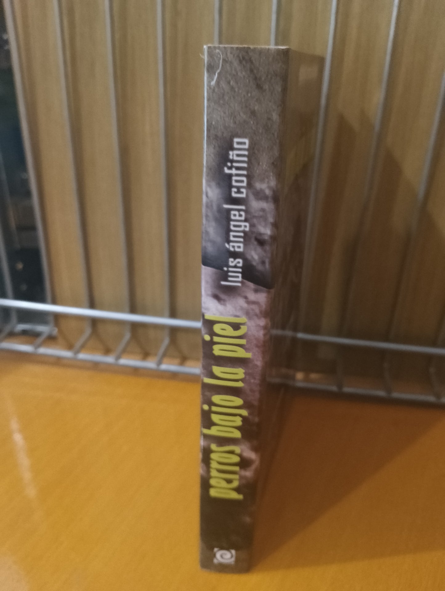 Perros bajo la piel. Luis Ángel Cofiño