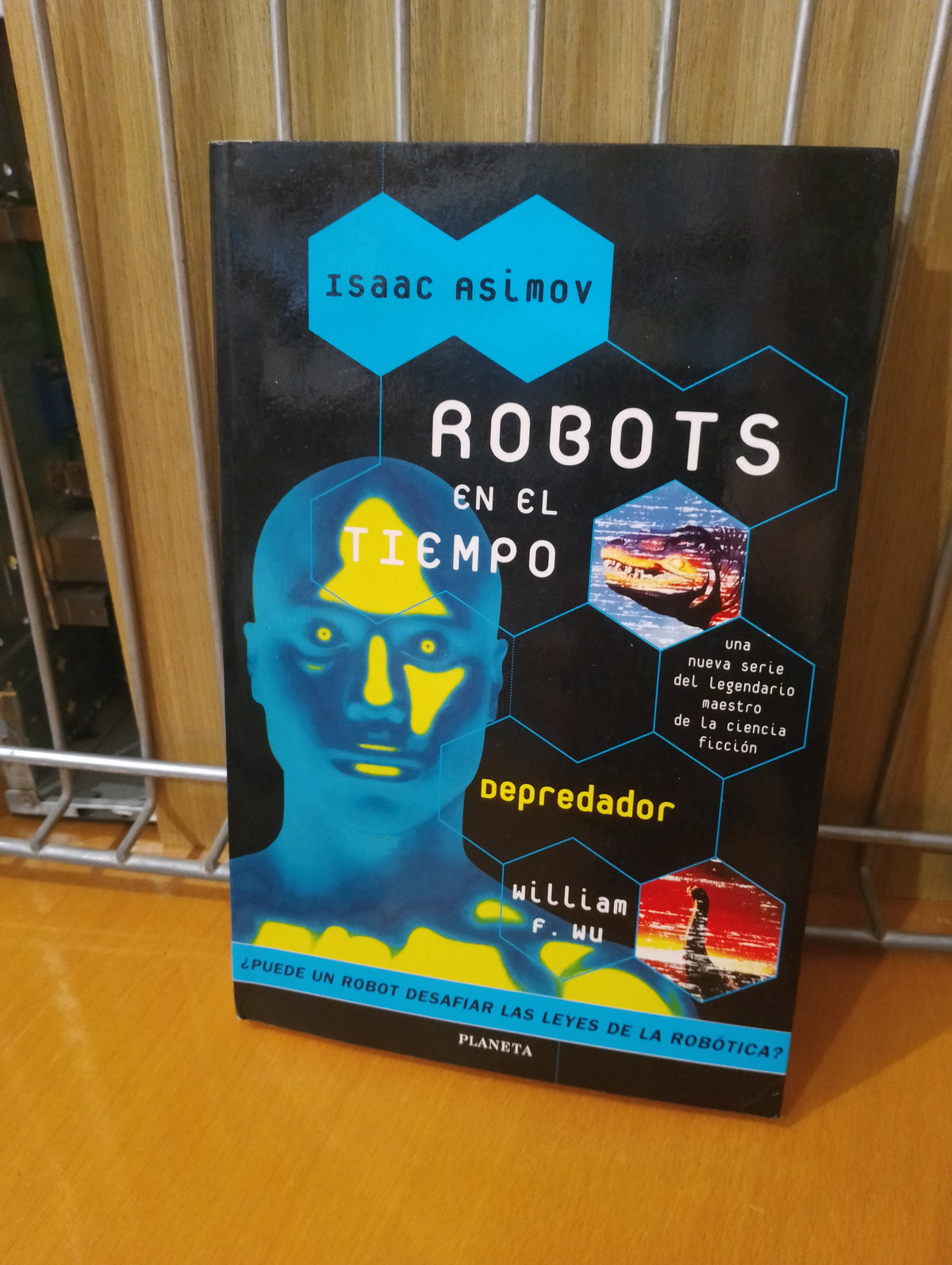 Robots en el tiempo. Depredador. William F. Wu. Isaac Asimov