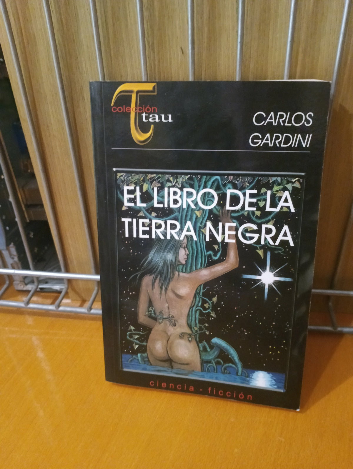 El libro de la tierra negra. Carlos Gardini