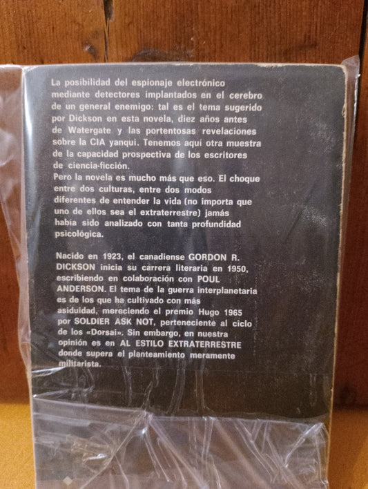 Al estilo extraterrestre. Gordon R. Dickson