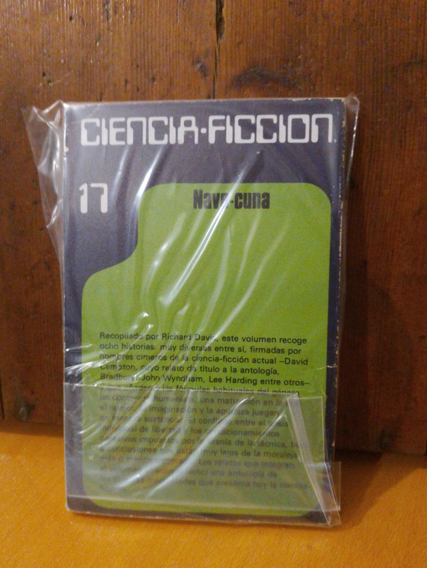 Nave cuna. David Campton. Ray Bradbury. John Wyndham