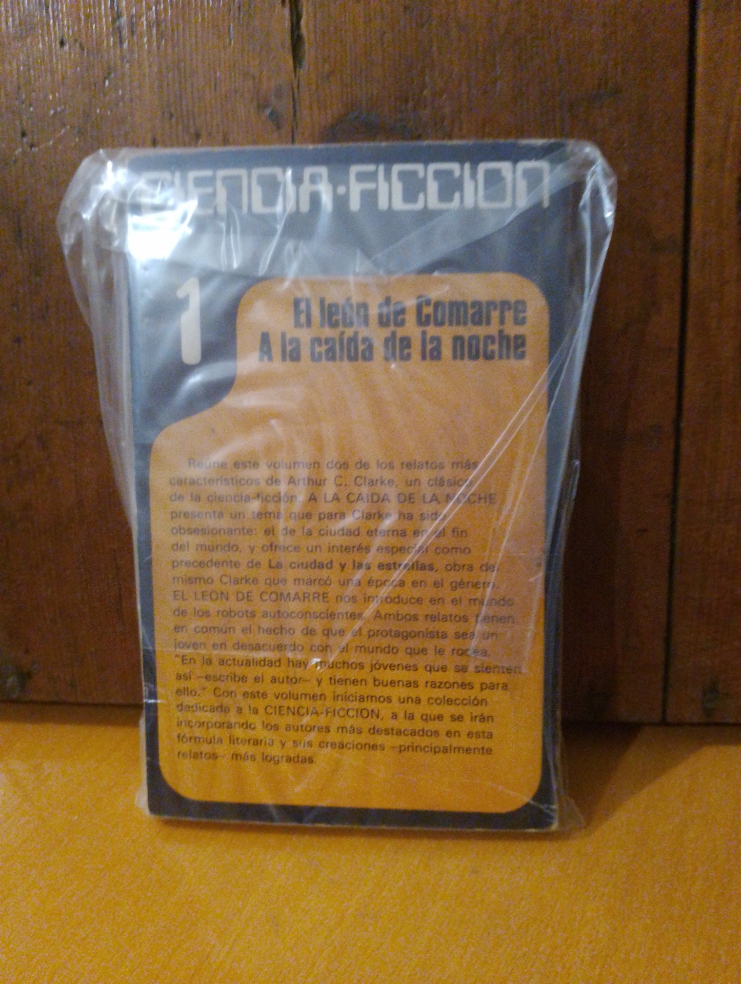 El león de comarre. A la caída de la noche. Arthur C. Clarke