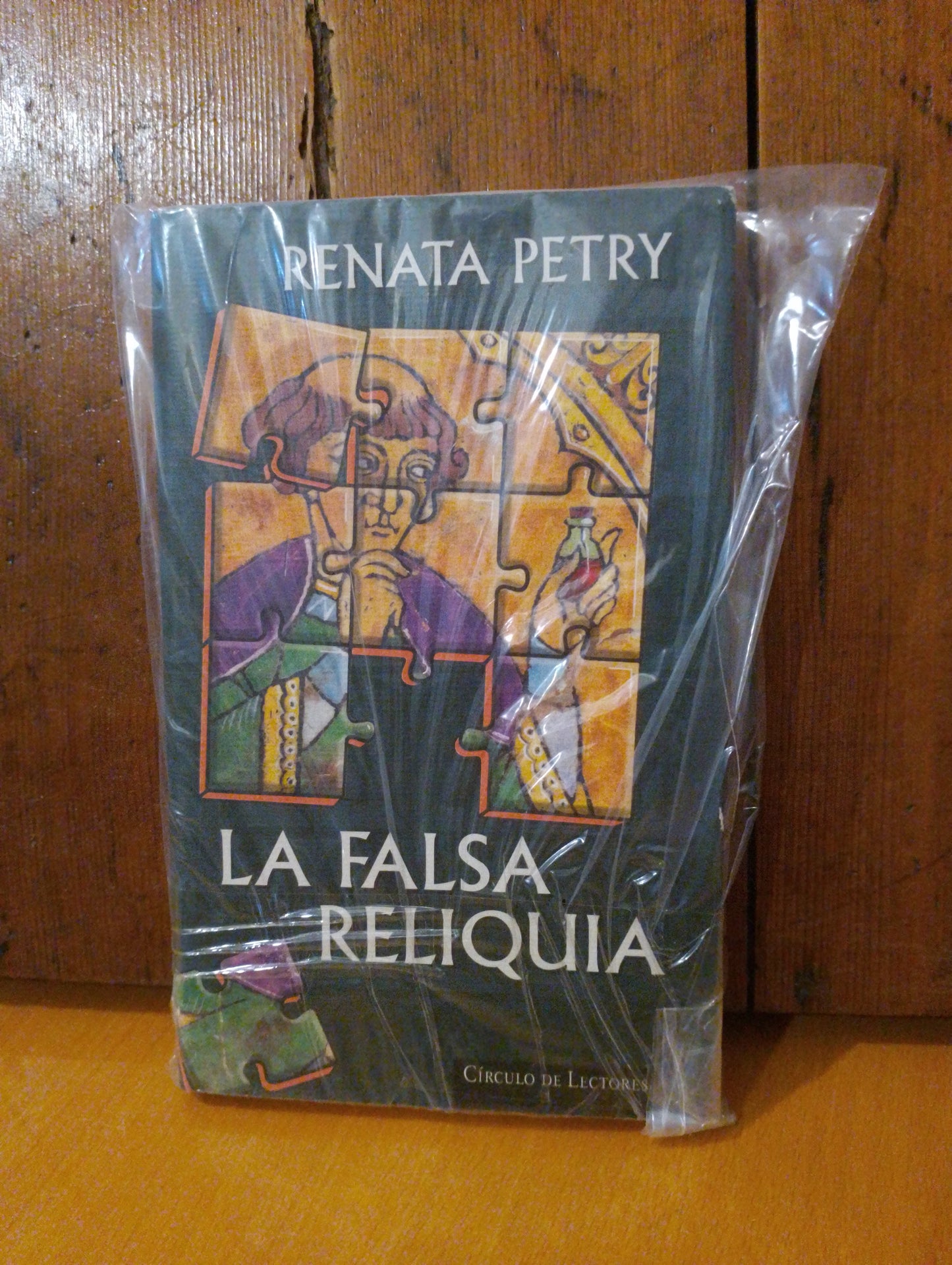 La falsa reliquia. Renata Petry