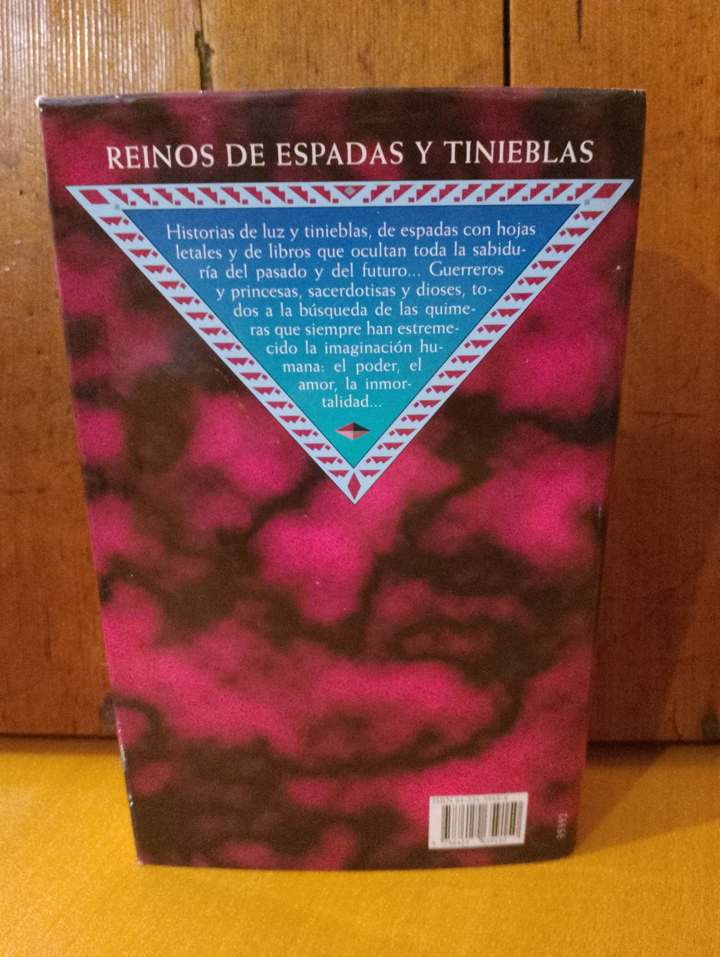 Crónicas de Eric de Melnibone 1. Michael Moorcock