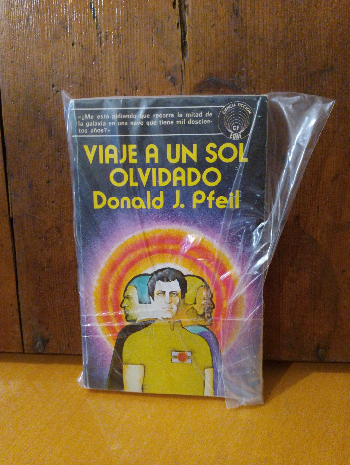 Viaje a un sol olvidado. Donald J Pfeil