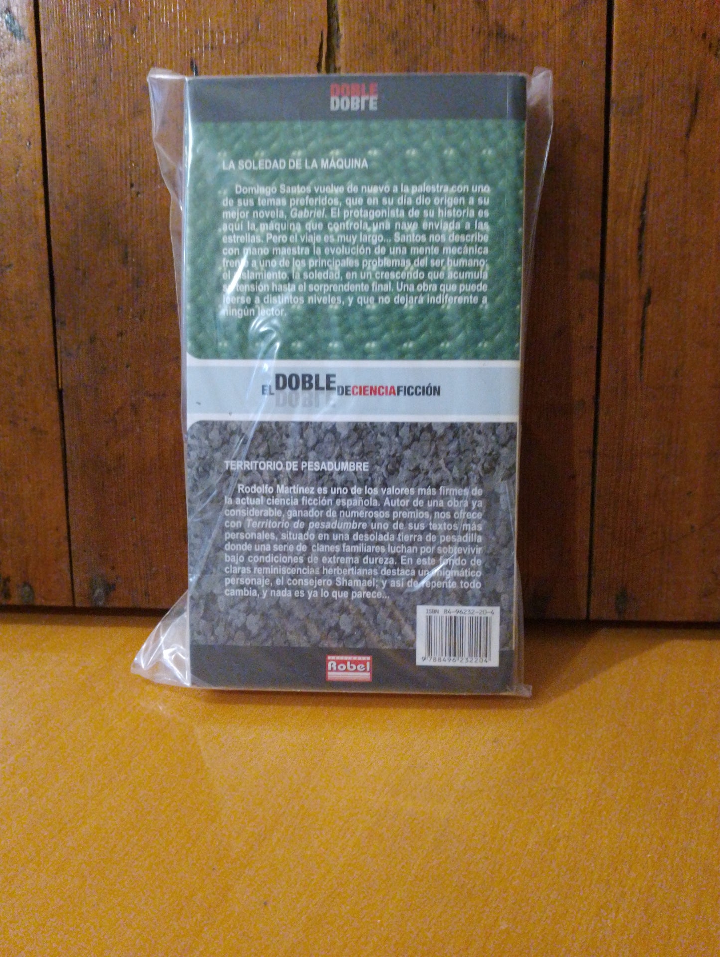 La soledad de la máquina. Domingo Santos. Territorio de pesadumbre. Rodolfo Martínez