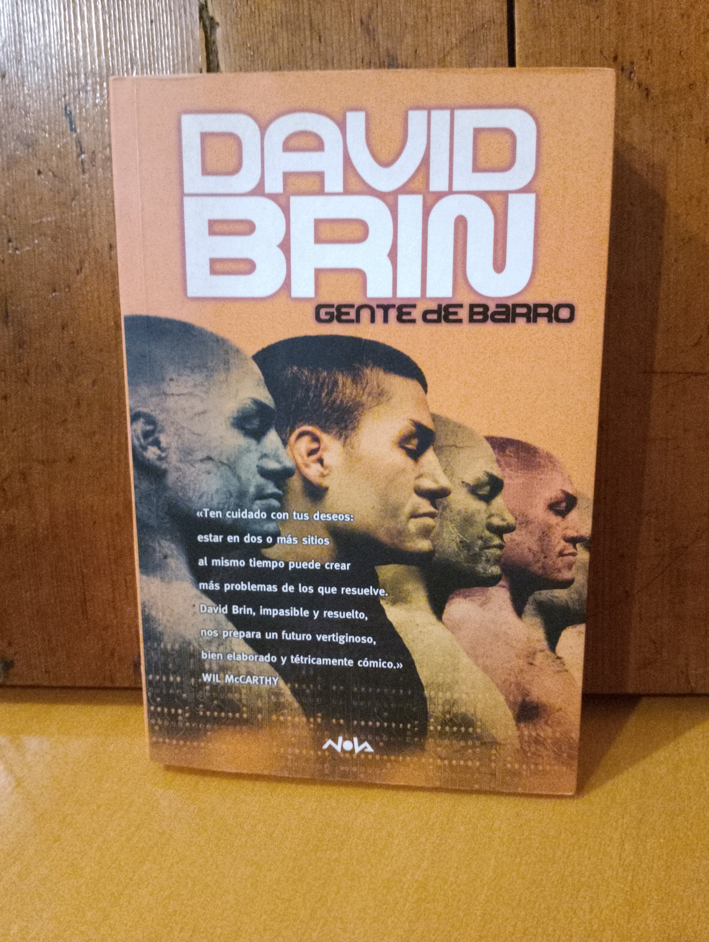 Gente de barro. David Brin