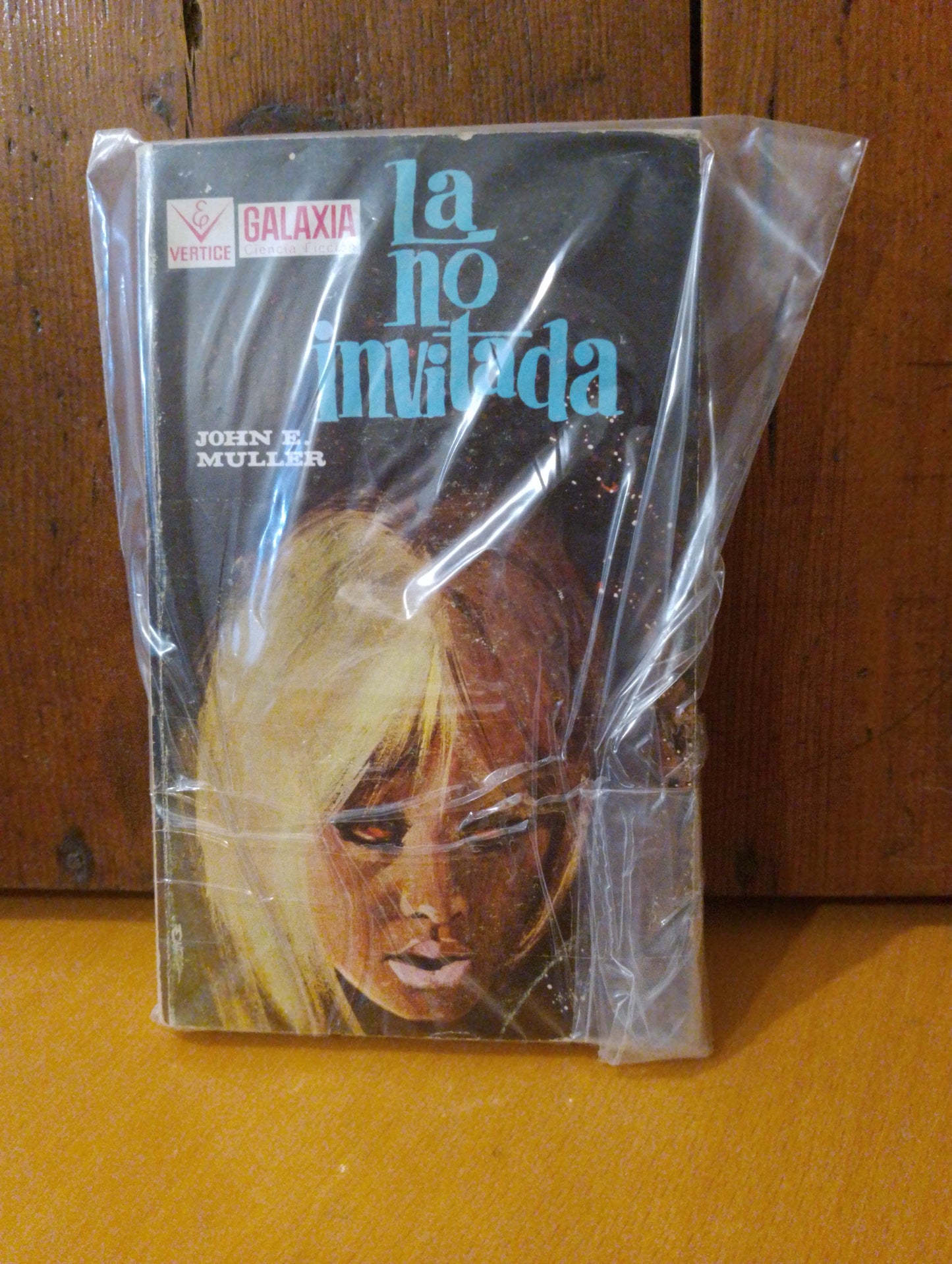 La no invitada. John E. Muller