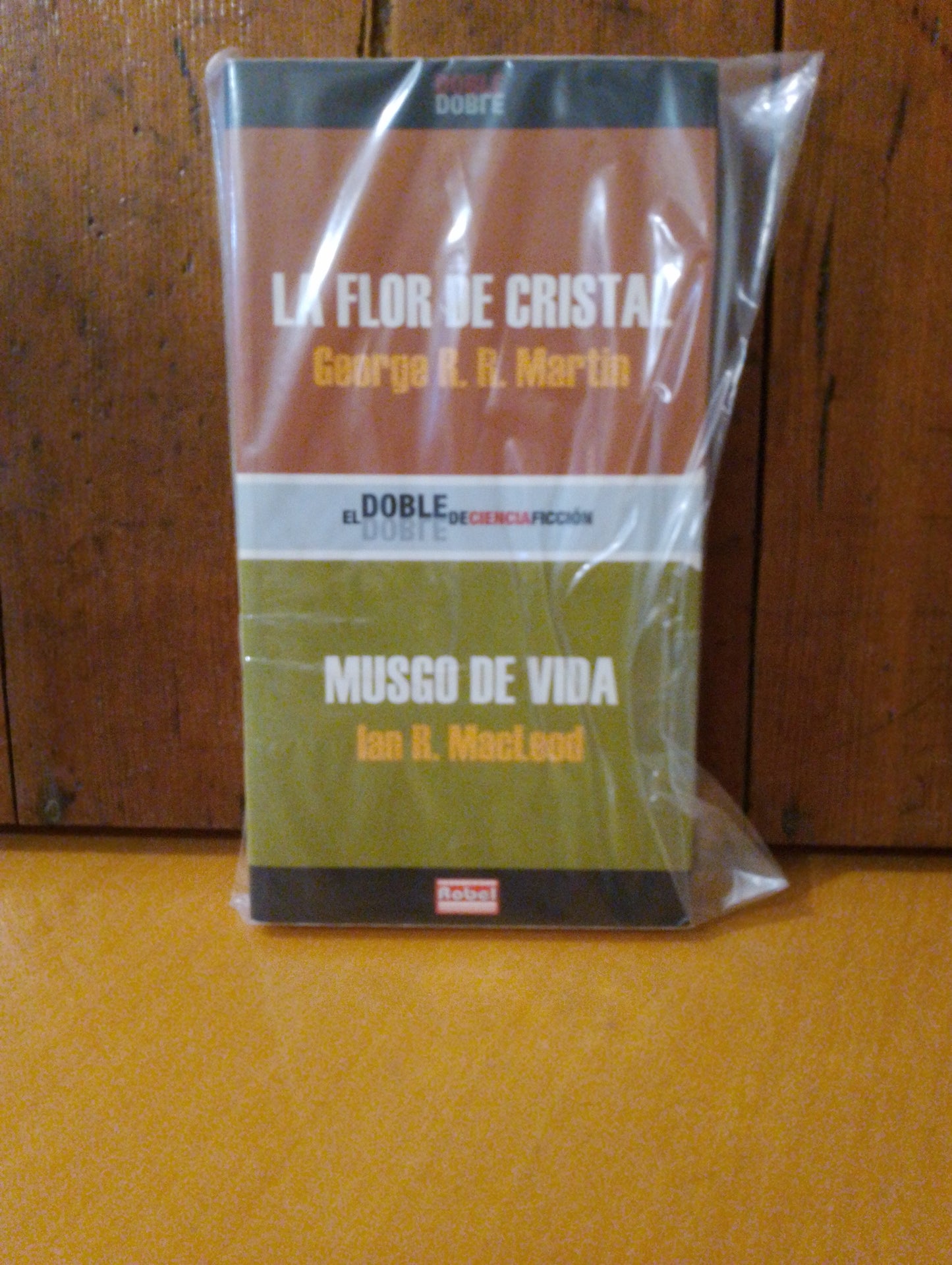 La flor de cristal. George RR Martín. Musgo de vida. Ian R. MacLeod